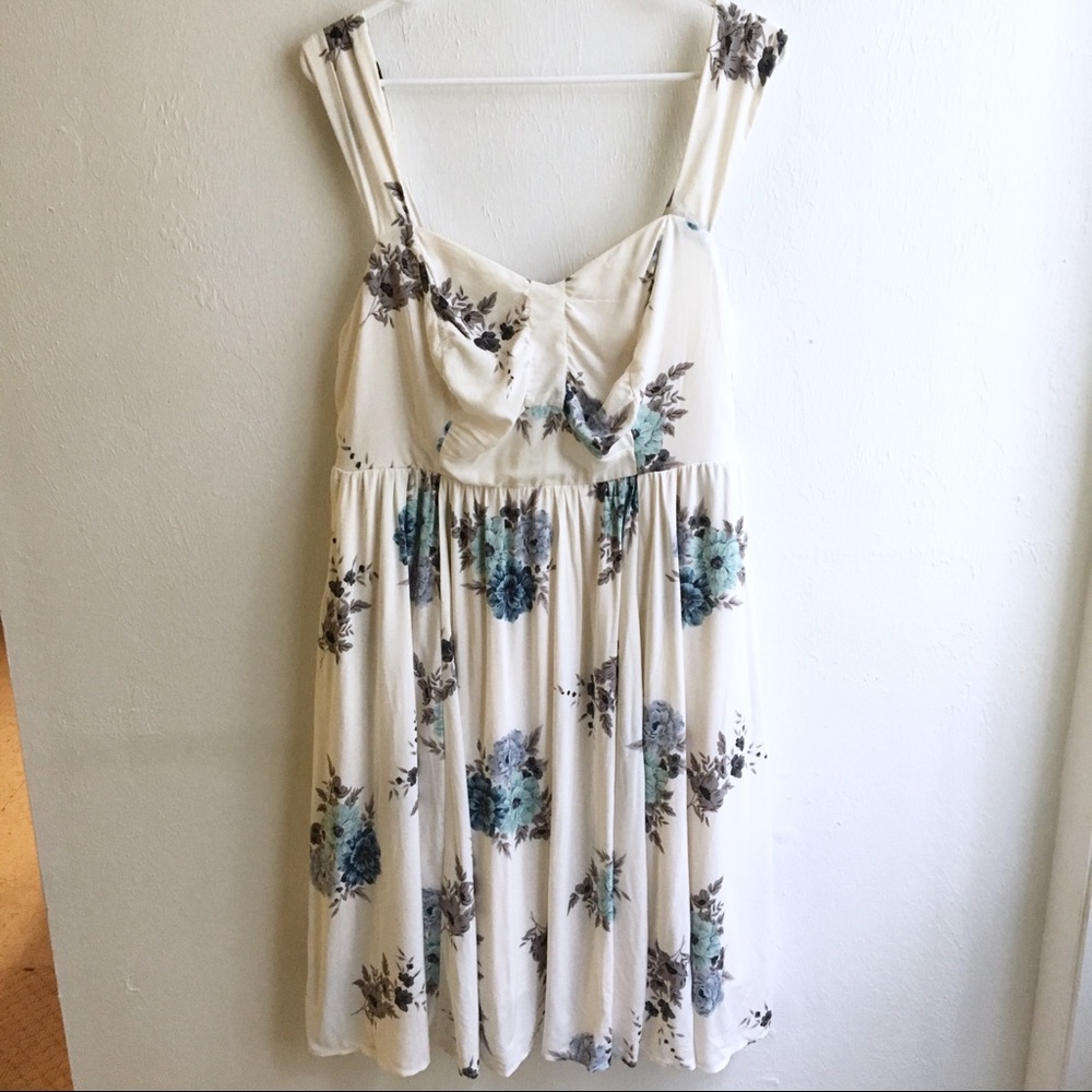 Torrid Floral Challis Sundress size 0X cream blue